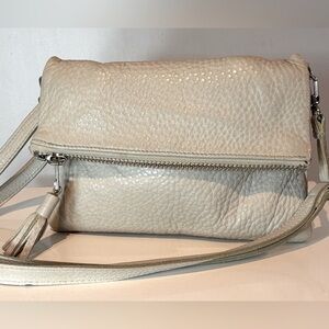 ROOTS cream pebbled leather fold over handbag/crossbody